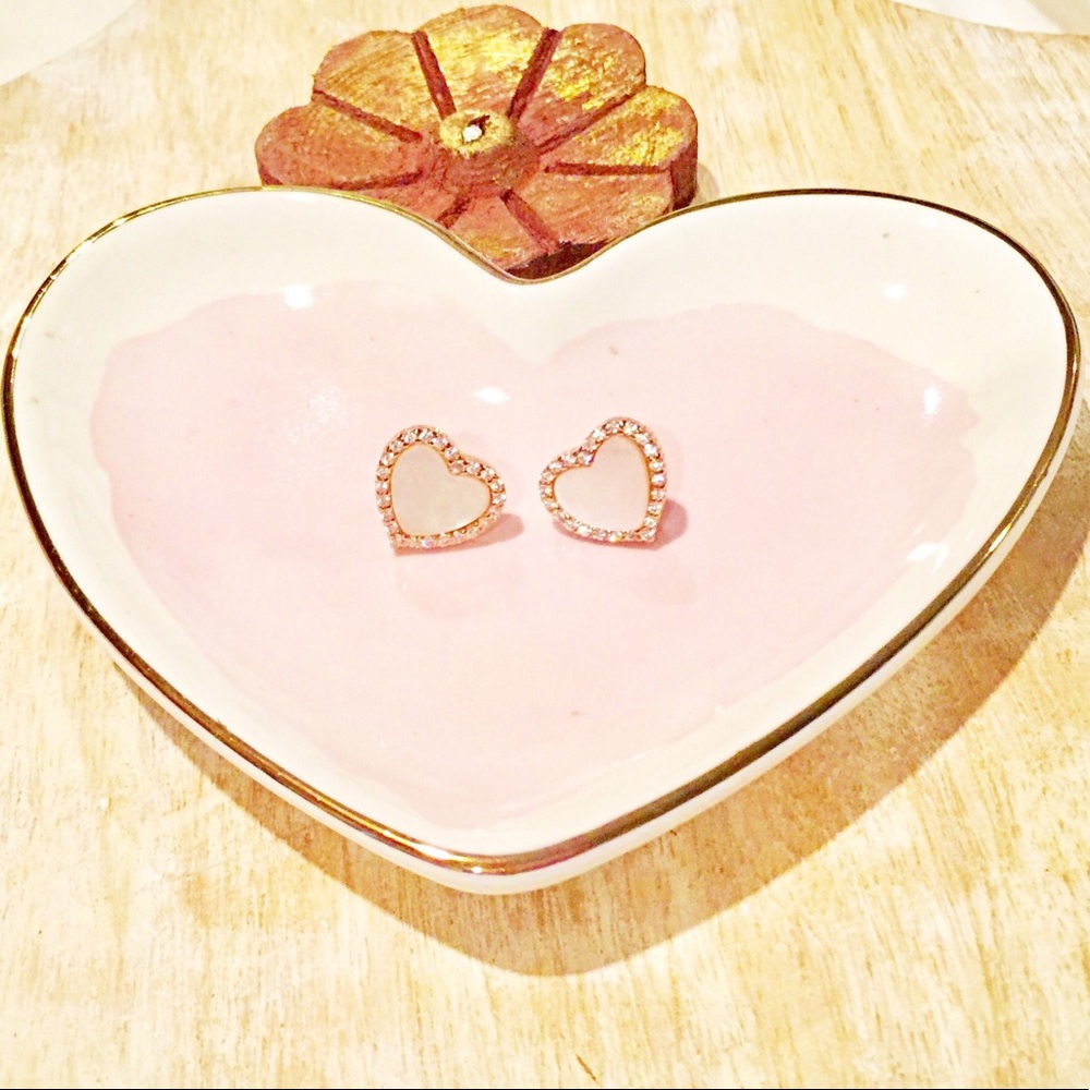 Rose Gold Heart Mother o Pearl White Stud Earrings
